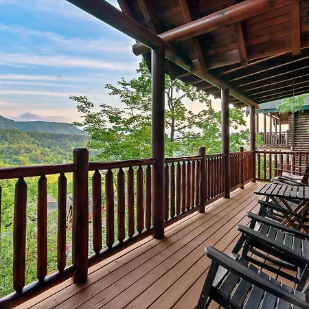 Great Views & Location- Family- Game Room- Hot Tub